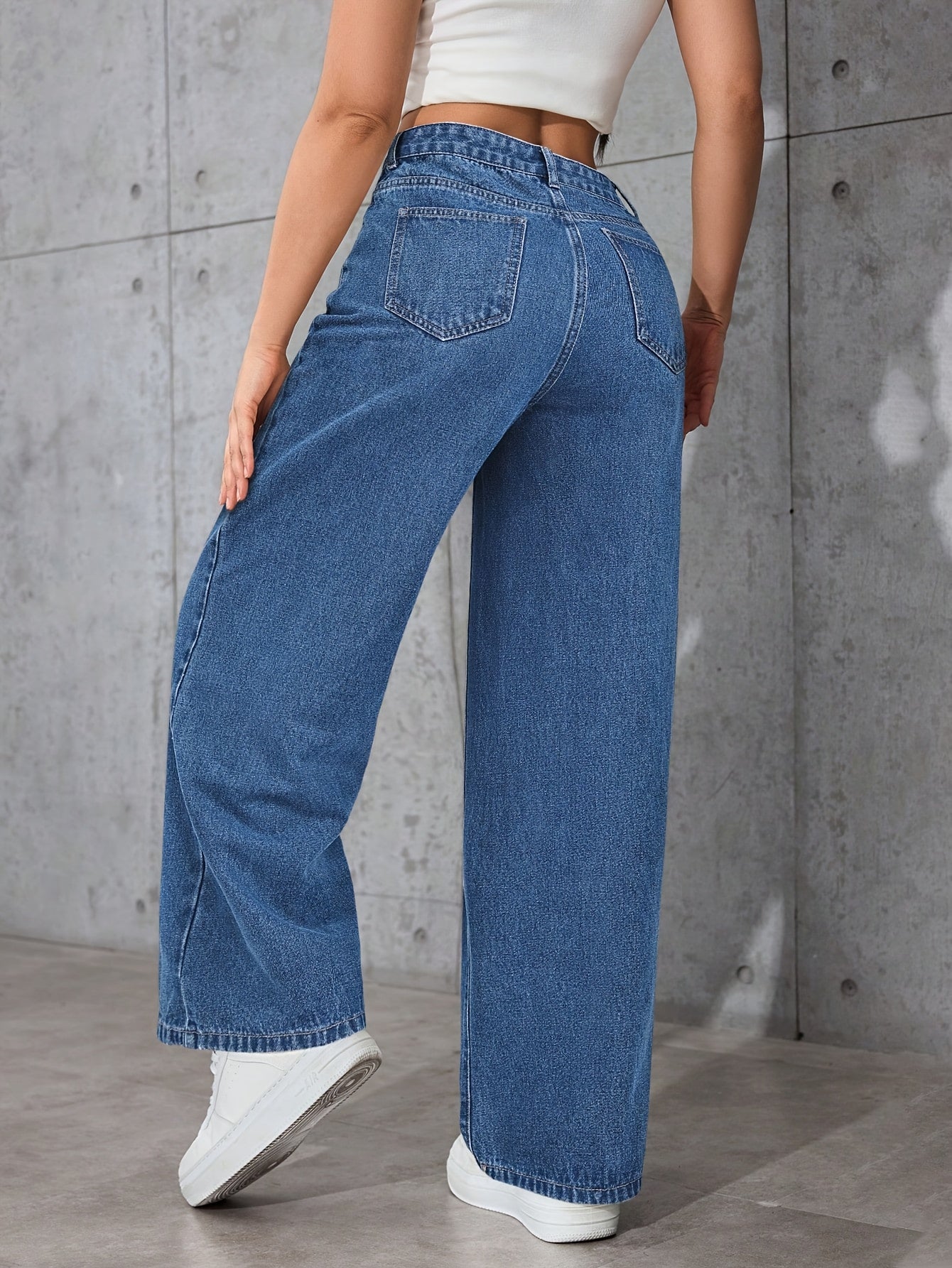 Effortless Relaxed Blue Wide Leg Jeans for Women with High Waist Flowing Style
