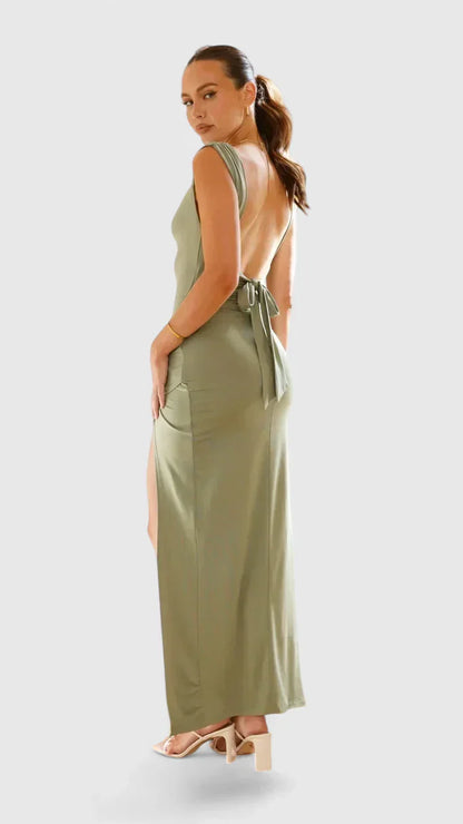 Elegant Green Dress for Women with Square Neck Sleeveless Ruched Bodycon Side Slit Cocktail Midi Style