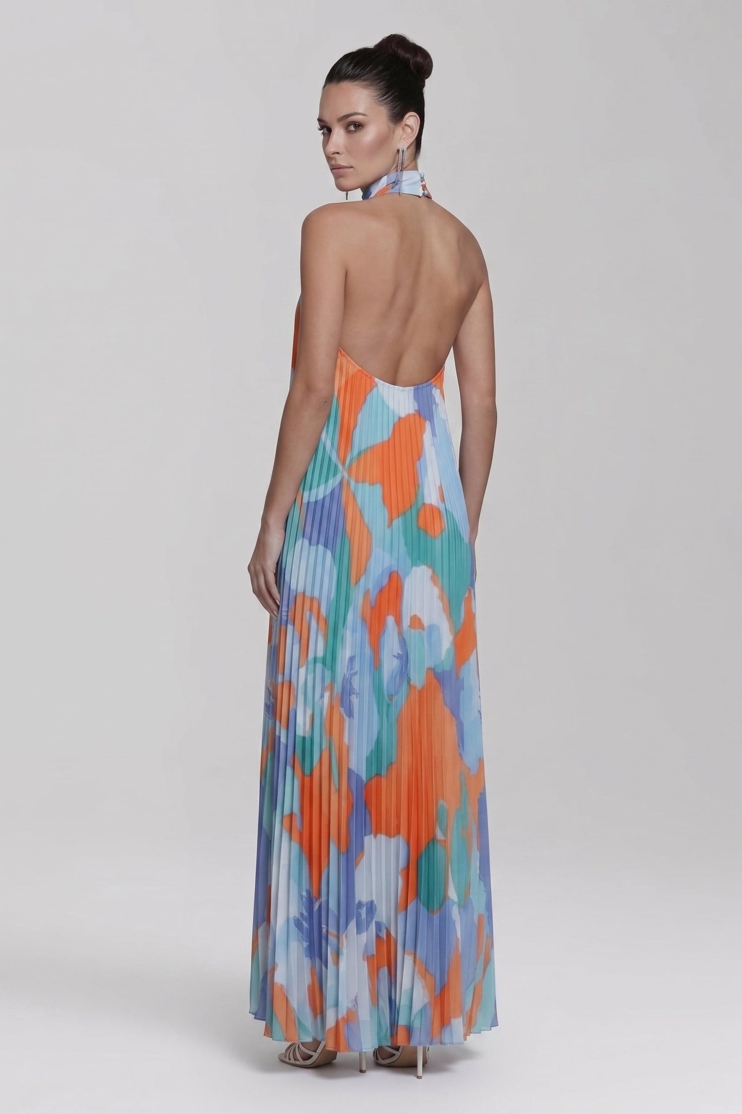Effortless Floral Print Maxi Dresses for Women with Halter Neck Sleeveless Pleated Skirt Summer Style