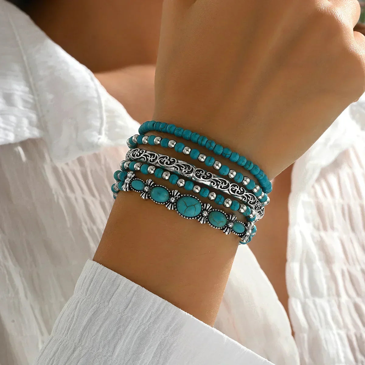 Elegant Bracelet for Women with Boho Turquoise Design