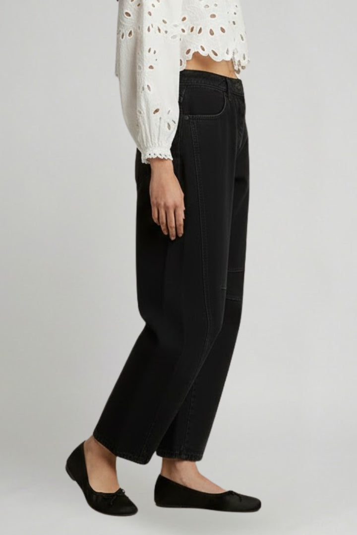 Effortless Relaxed Black Jeans for Women with High Waist Straight Leg Style