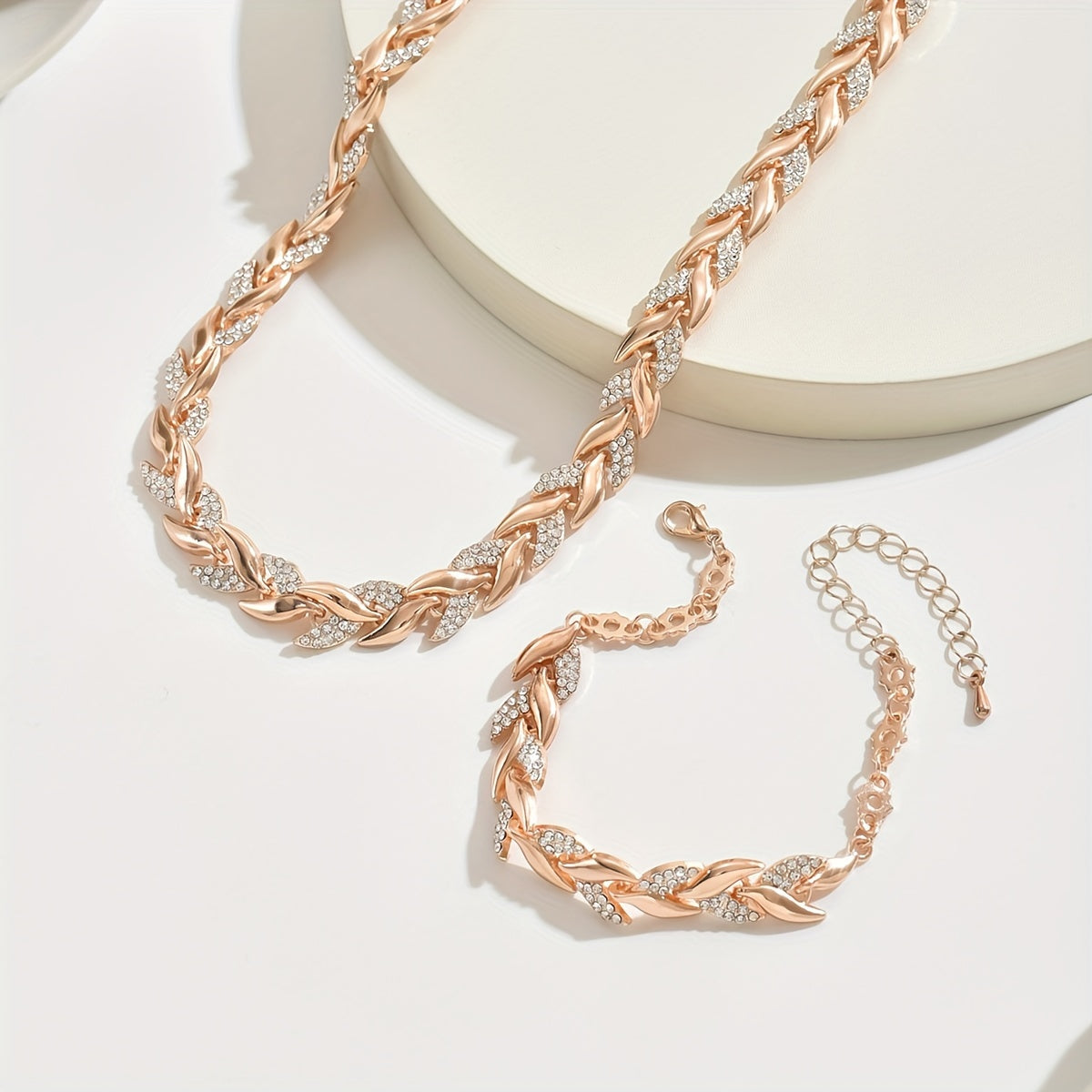 Elegant Necklace for Women with Set Design