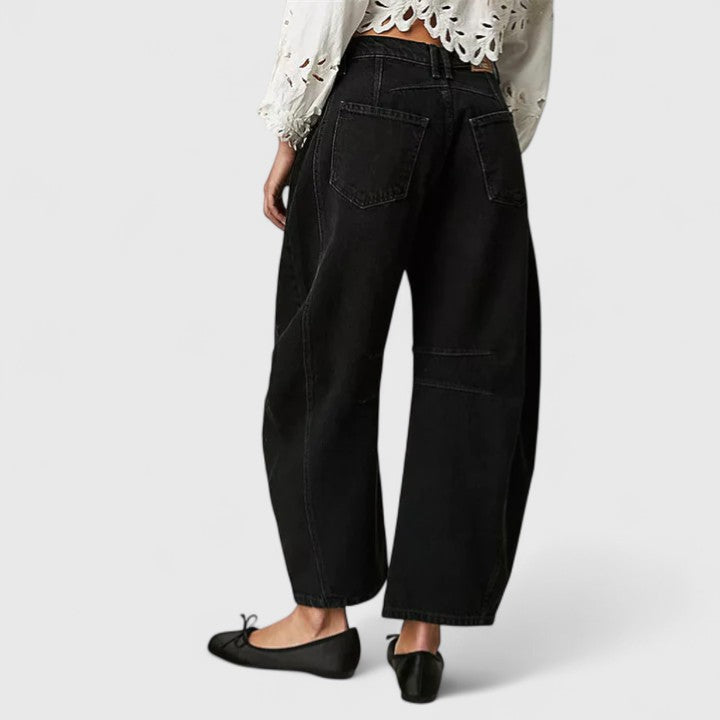 Effortless Relaxed Black Barrel Jeans for Women with High Waist Tapered Style