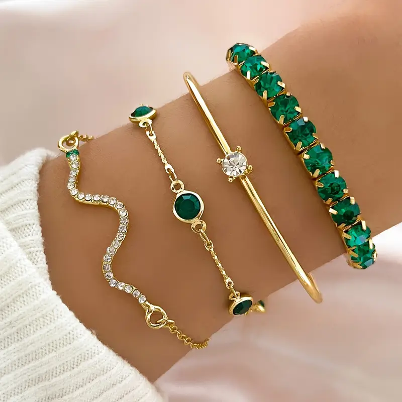 Elegant Bracelet for Women with Vintage Zirconia Design